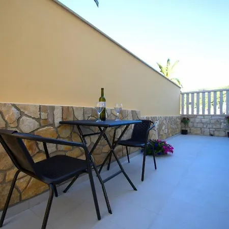 Nikolina Apartman Vis